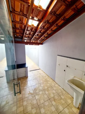 Imagem VENDE-SE CASA NO PARQUE UNIVERSITARIO PROXIMO AO LADO DA AVENIDA DOS CONDOMINIOS - Excelente casa em ótima localização no bairro - Terreno 198 metro