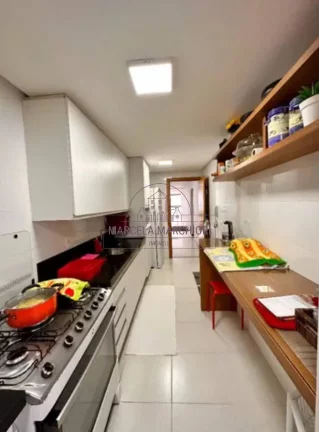 Imagem *Nagib Carone 1402 * Apartamento andar altíssimo, planta muito bem dividida, com possibilidade de i...