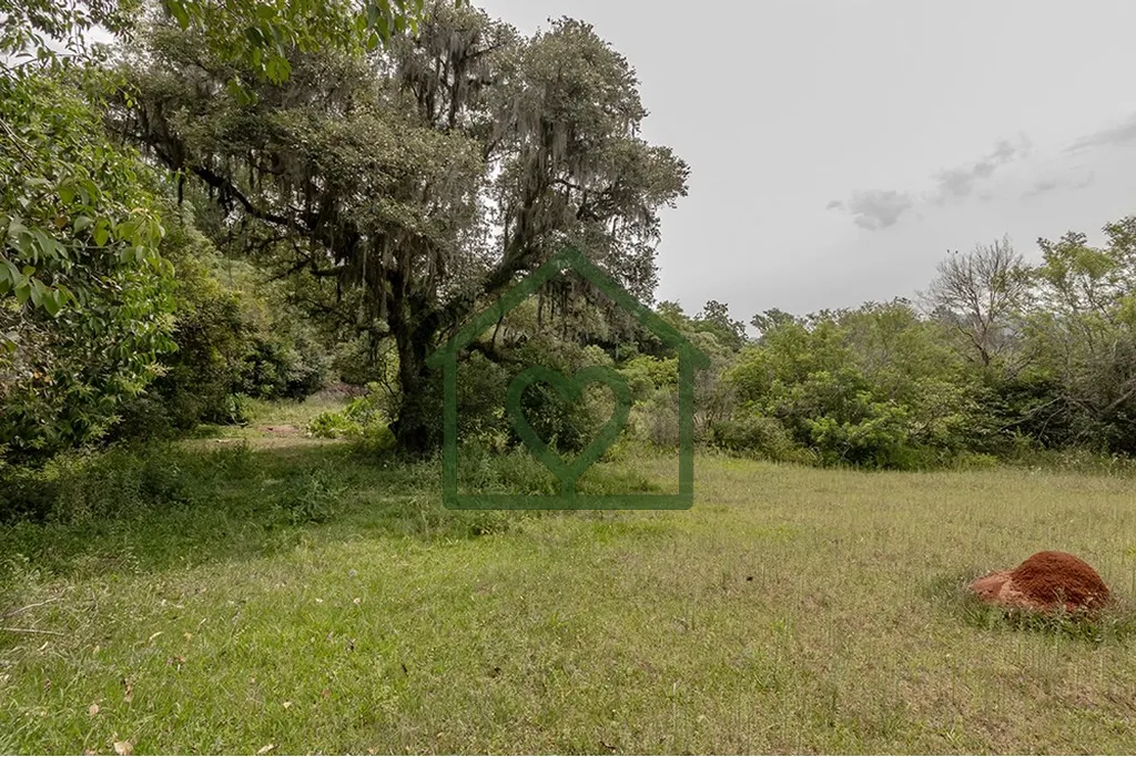 Imagem Descubra uma oportunidade incrível para adquirir um terreno excepcional, localizado na charmosa cid...