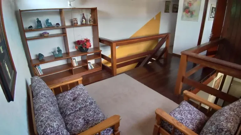 Imagem Casa espaçosa no centro de Garopaba-SC: 4 quartos, 3 salas e localização privilegiada!