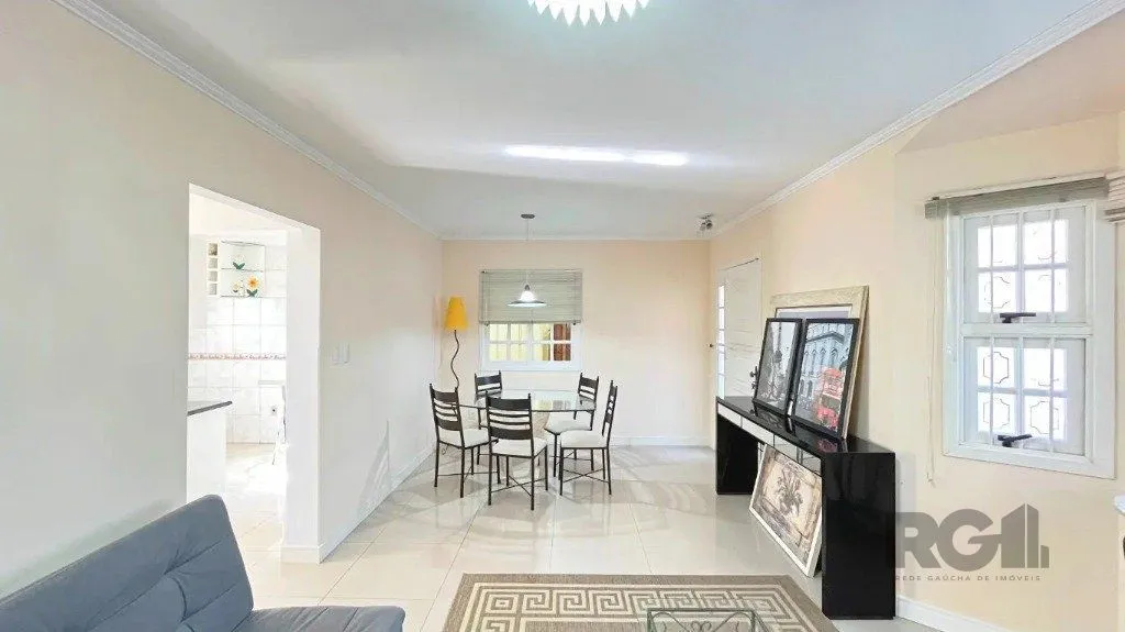 Imagem Casa de 3 dormitórios no bairro Cavalhada