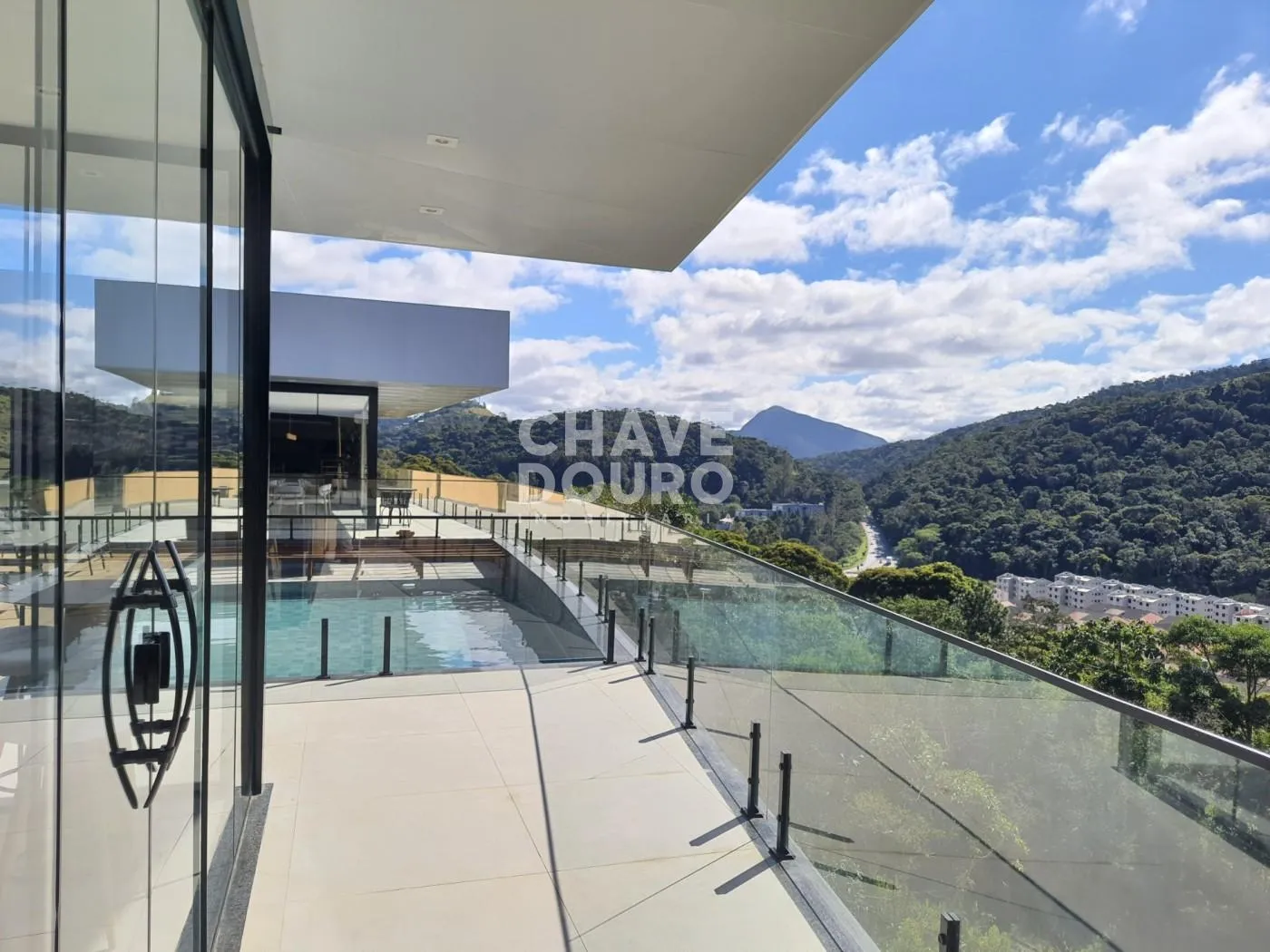 Imagem Lote com 246m² em condomínio próximo do centro de Teresópolis