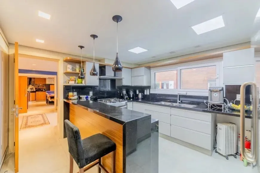 Imagem Casa alto padrão com 3 suítes e piscina no Boa Vista