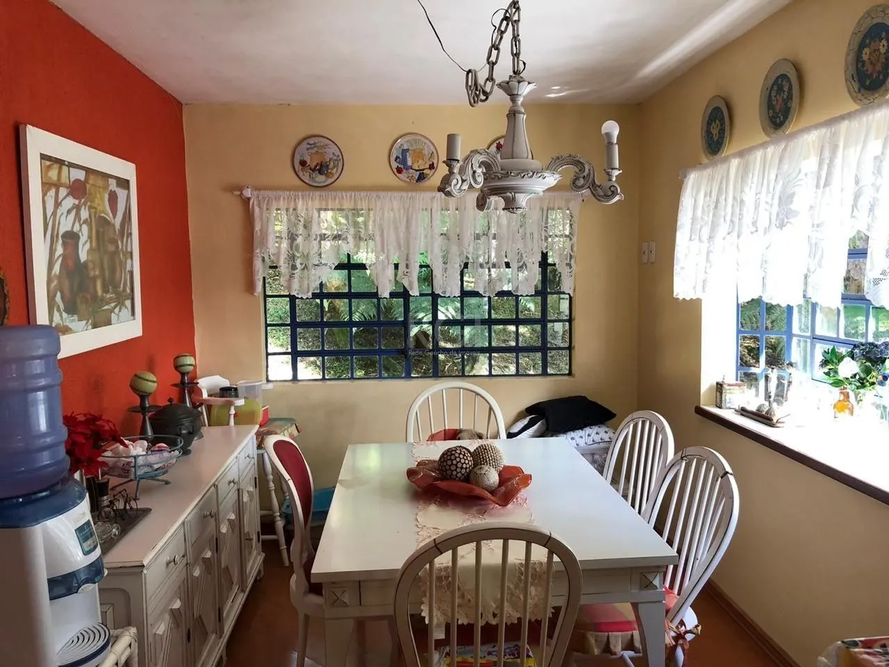 Imagem Sobrado para Venda - 295.24m², 3 dormitórios, sendo 3 suites, 2 vagas - Canela