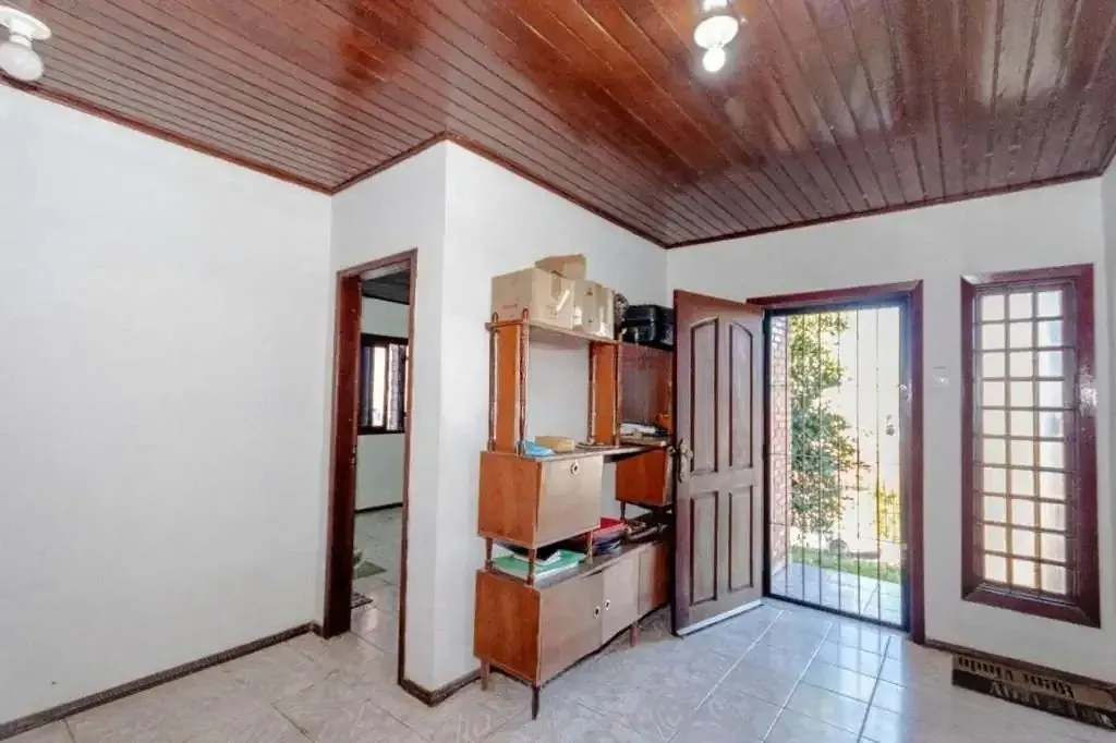 Imagem Casa à venda com 3 dormitórios, 1 suíte e espaço gourmet em terreno alto