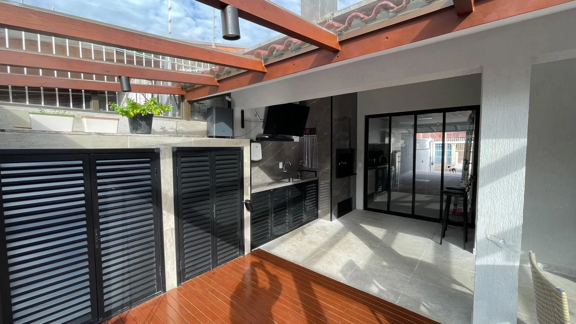 Imagem Casa com Piscina Aquecida e Energia Solar