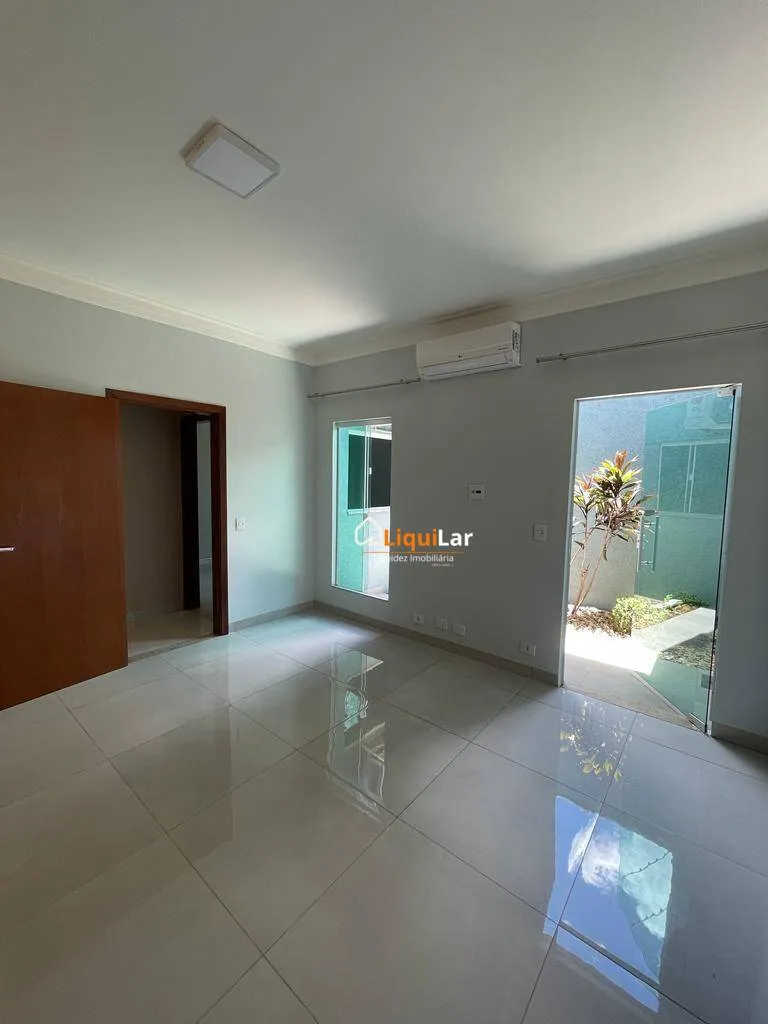 Imagem Casa Moderna no Silvia Regina com 2 Suítes, Espaço Gourmet e Acabamento Impecável