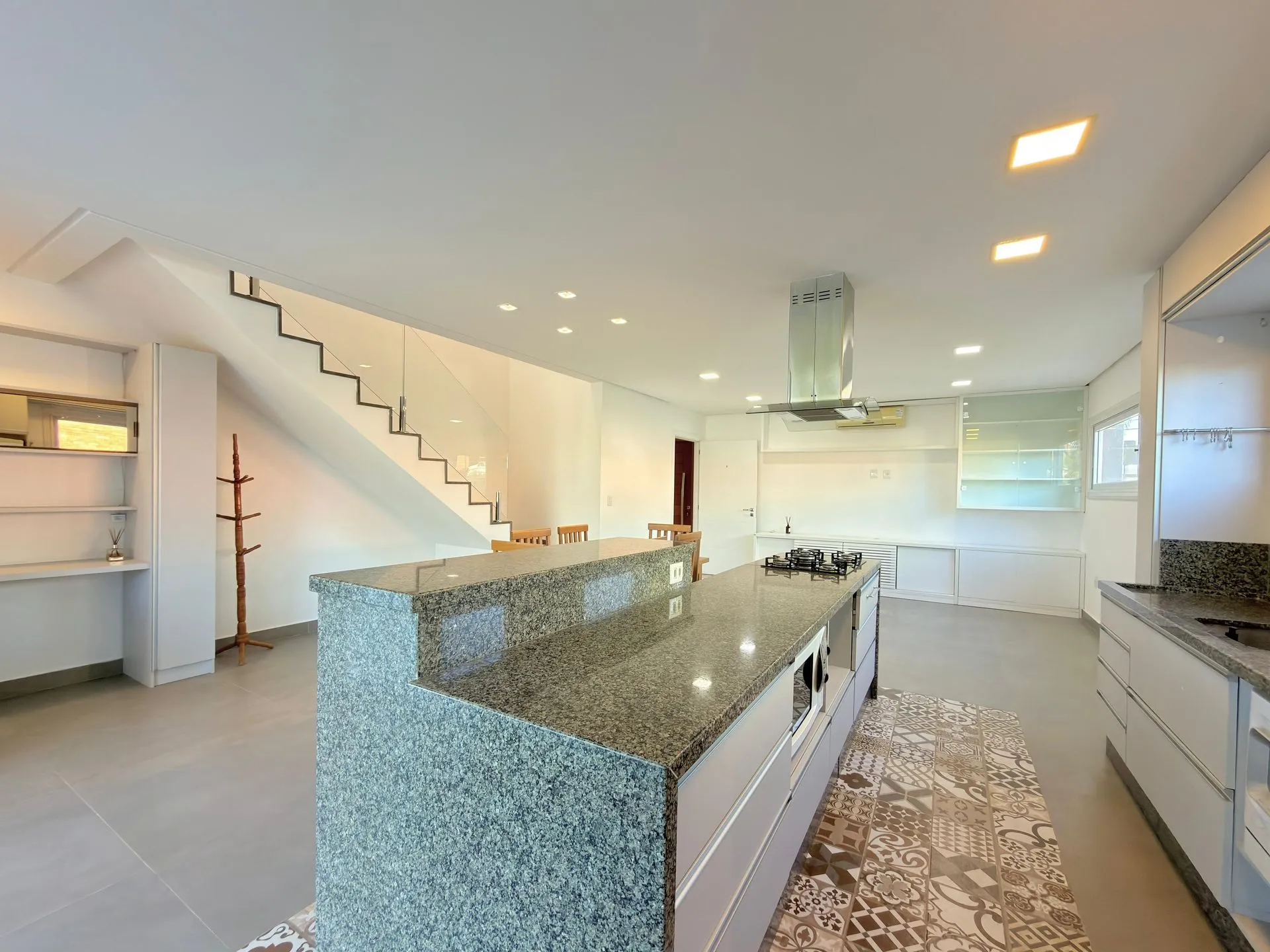 Imagem Casa à venda em Xangri-lá, Centro, com 4 quartos, 291m2