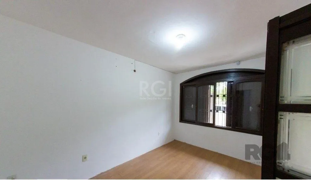 Imagem Casa para Venda - 450m², 4 dormitórios, sendo 3 suites, 5 vagas - Nonoai