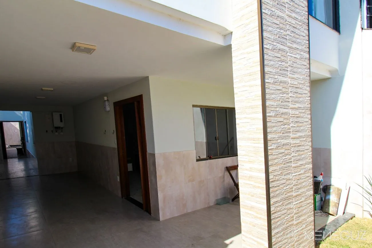 Imagem Casa à venda em Guarapari, na praia do morro, composta de 5 quartos, sendo 4 suítes alto padrão de acabamento