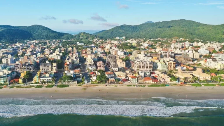 Imagem Cobertura Duplex para venda no bairro Bombas em Bombinhas