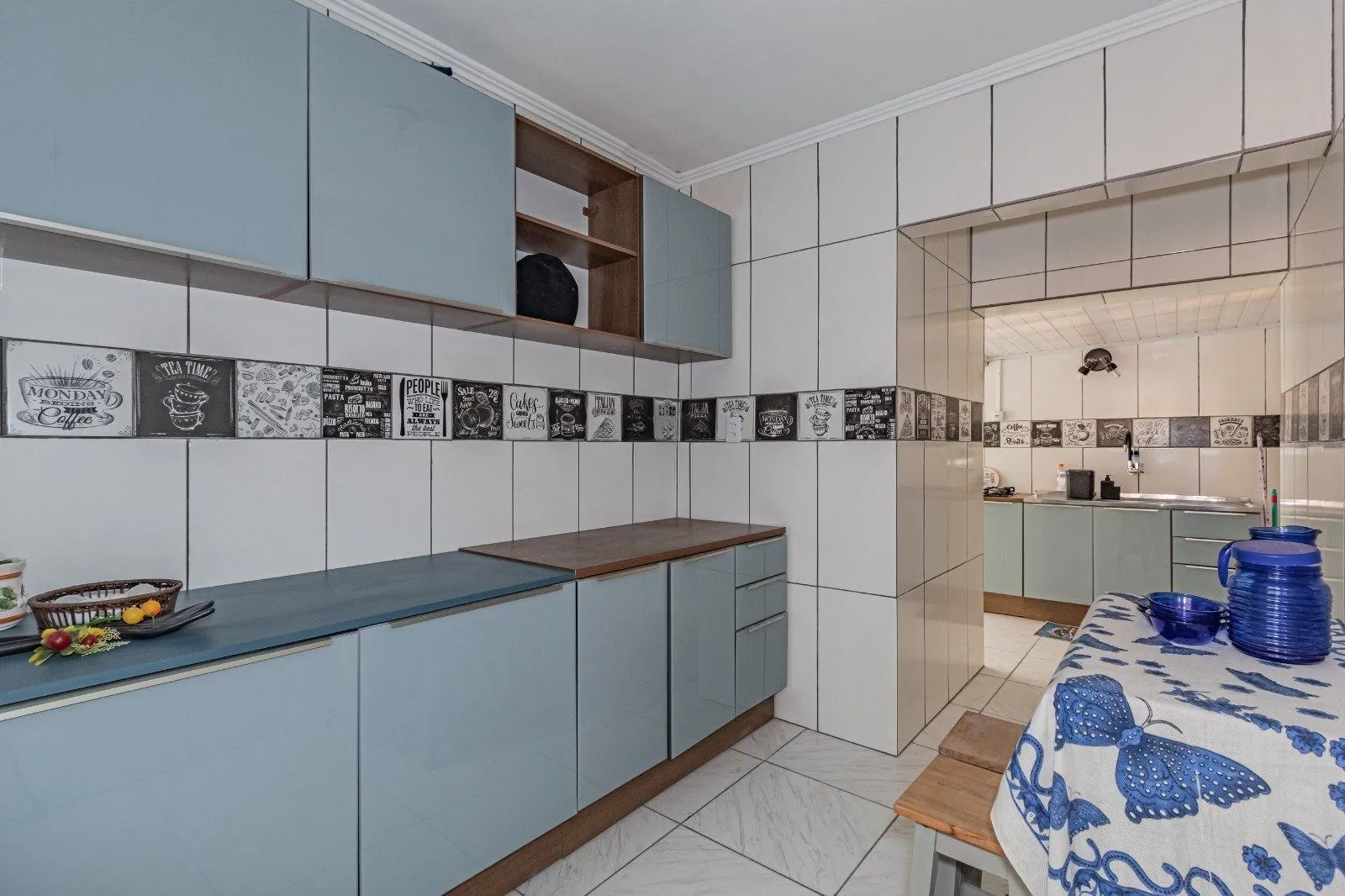 Imagem Térreo com pátio Semimobiliado, 2 Dormitórios, Próximo ao Praia de Belas