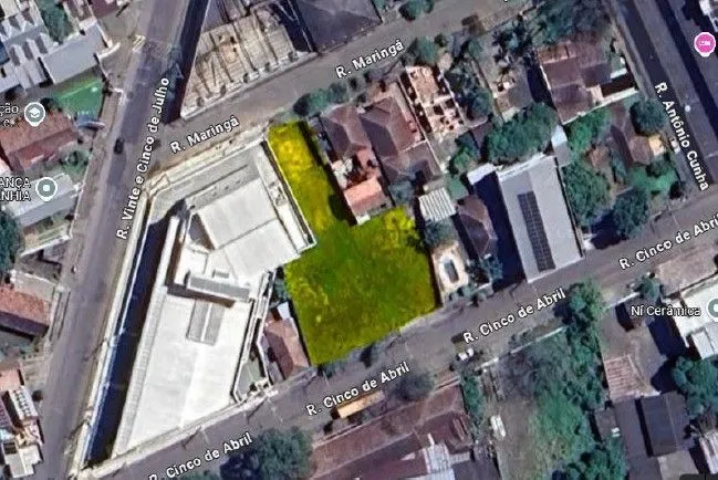 4 terrenos planos rua 5 de Abril e rua Maringá Total: 1.277,03 m² B. Rio Branco