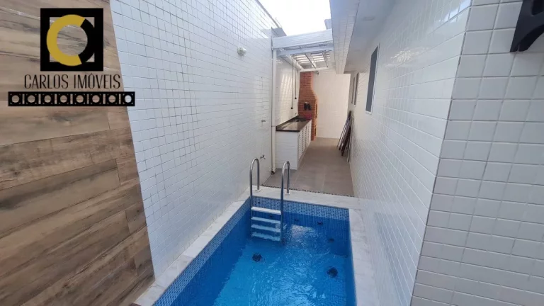 Imagem Casa sobreposta a venda, super bem localizada em Santos