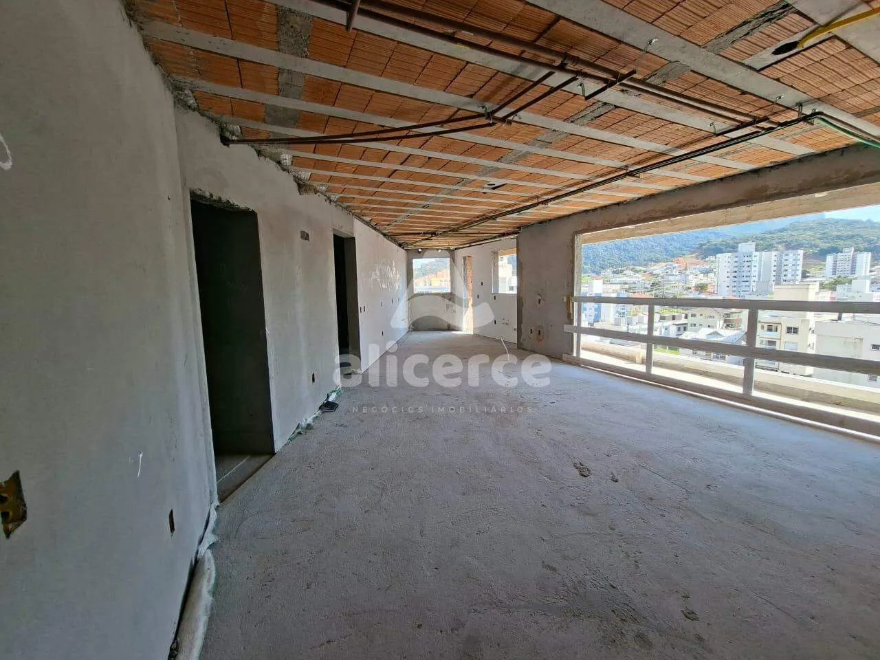 Imagem Apartamento 115m² com 3 Dormitórios (1 Suíte) à Venda no Pagani - Palhoça
