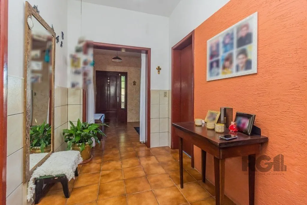 Imagem Sobrado de 215m² - 4 dormitórios, 5 vagas no bairro Passo das Pedras