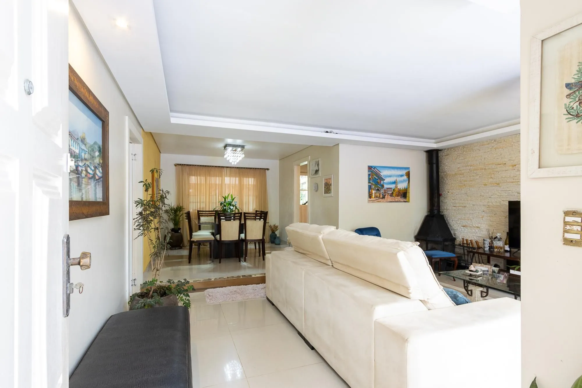 Imagem Casa térrea, 2 dormitórios, 1 suíte e 2 vagas no bairro Aberta dos Morros.
