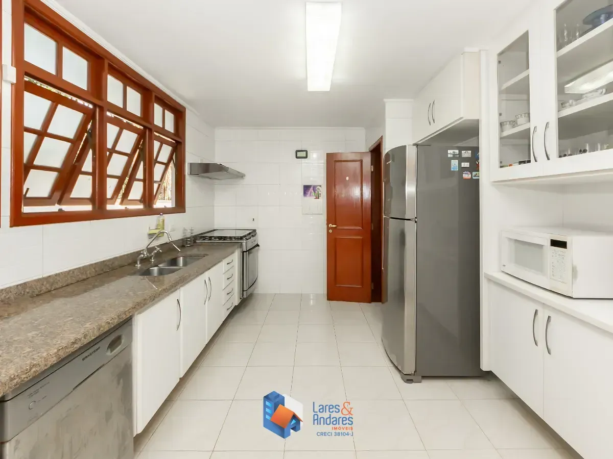 Imagem Sobrado para venda em Vila Sônia com 4 quartos, sendo 2 suítes, 301m²