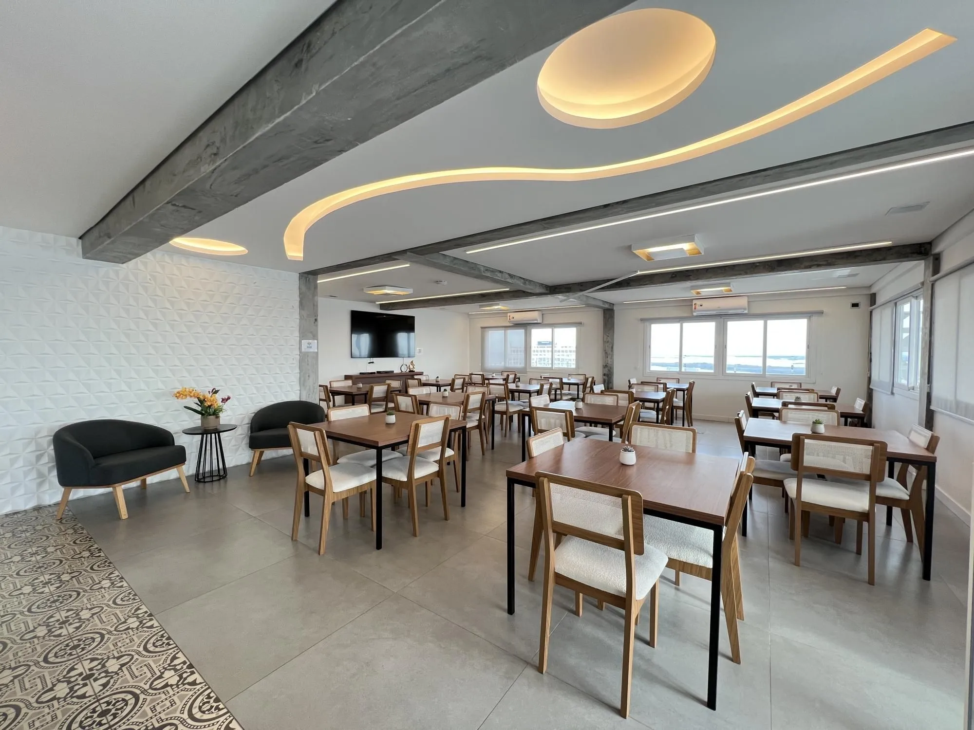 Imagem Sala Comercial Mobiliada 68m² - Centro, Prédio 24h com Rooftop