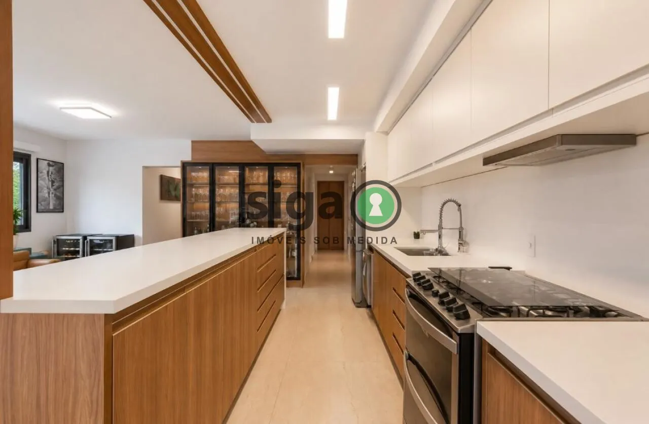 Imagem Apartamento em Perdizes à Venda, com 206m² com 4 suítes, 3 vagas, Semi Mobiliado.