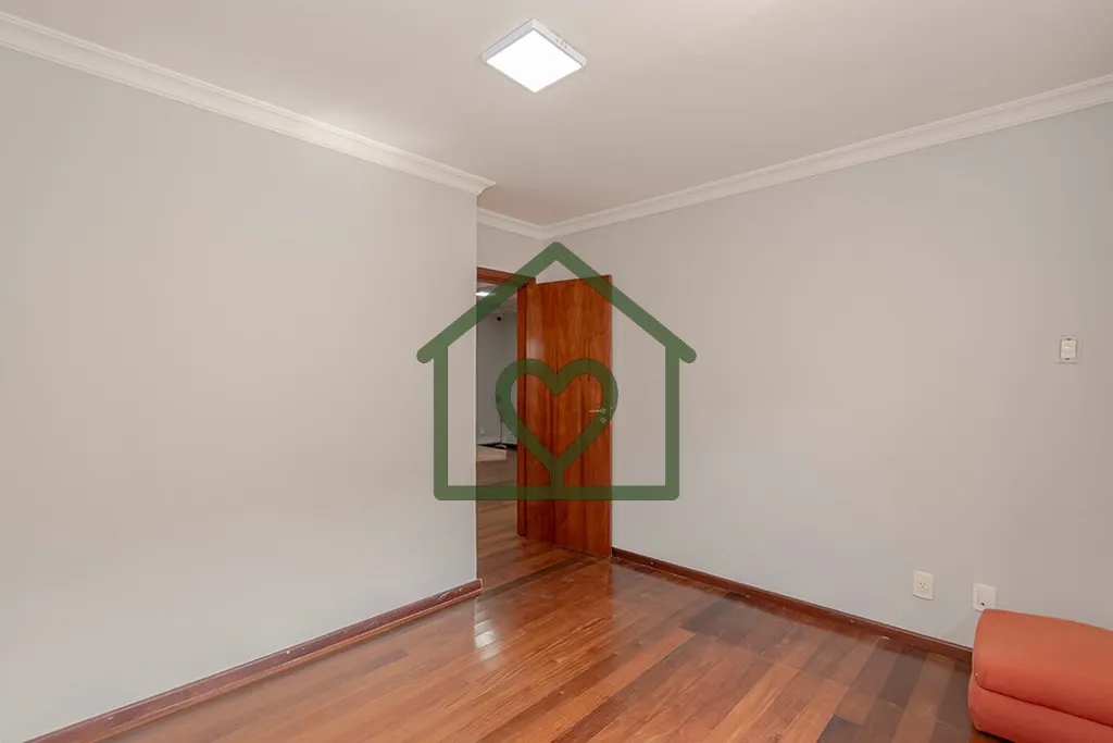 Imagem CASA DE 550m² DESOCUPADA PRONTA PARA MORADIA!
CASA PRINCIPAL COM 3 ANDARES, 5 DORMITÓRIOS, 4 VAGAS...