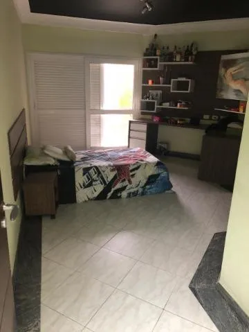Imagem VENDA SOBRADO CONDOMÍNIO ARUJÁZINHO 5, Excelente imóvel, com A/T 634m² A/C 587m² distribuídos em 04 suítes sendo 01 máster com hidro. CONSULTE-NOS.