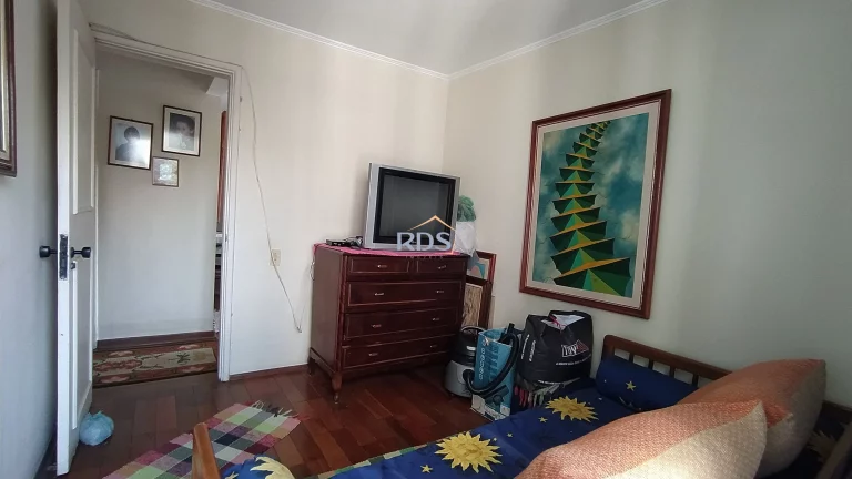 Imagem Vende apartamento de 76m² com 2 dormitórios sendo 1 suíte e com 2 vagas de garagem. Com vista livre.