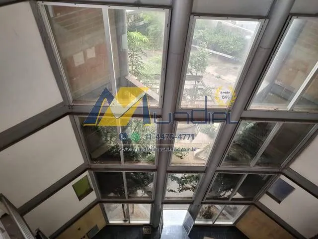 Imagem Prédio corporativo com heliponto pronto para grandes empresas