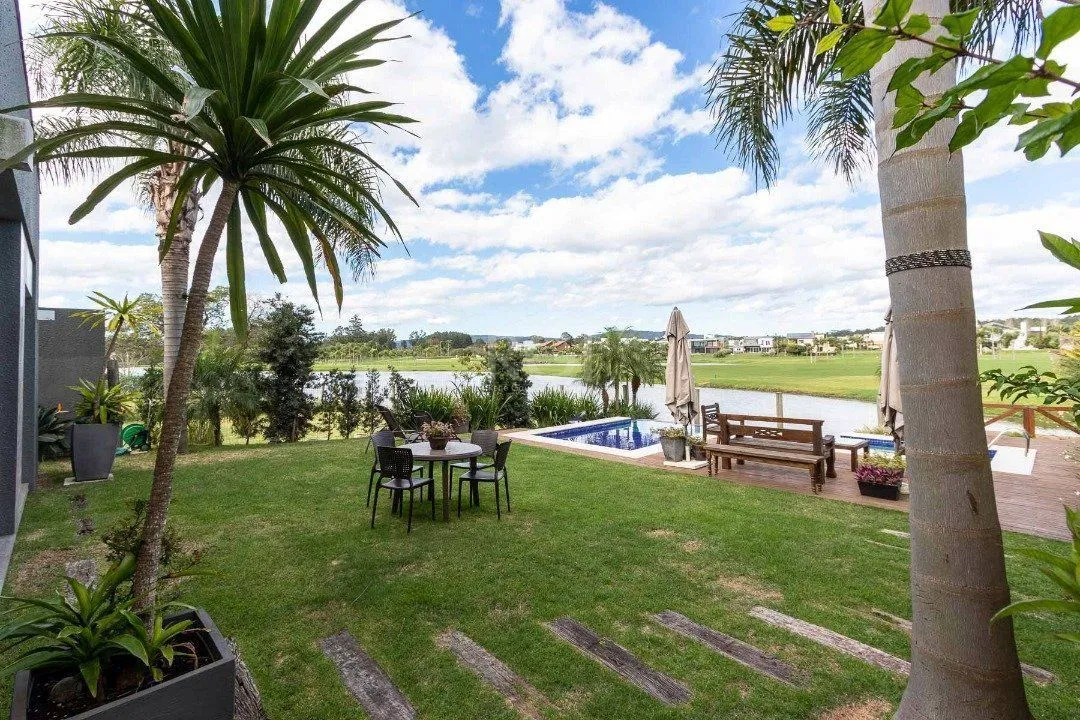 Imagem Casa Condominio Terra Ville para Venda - 339.3m², 4 suites, 6 vagas - e fundo lago.