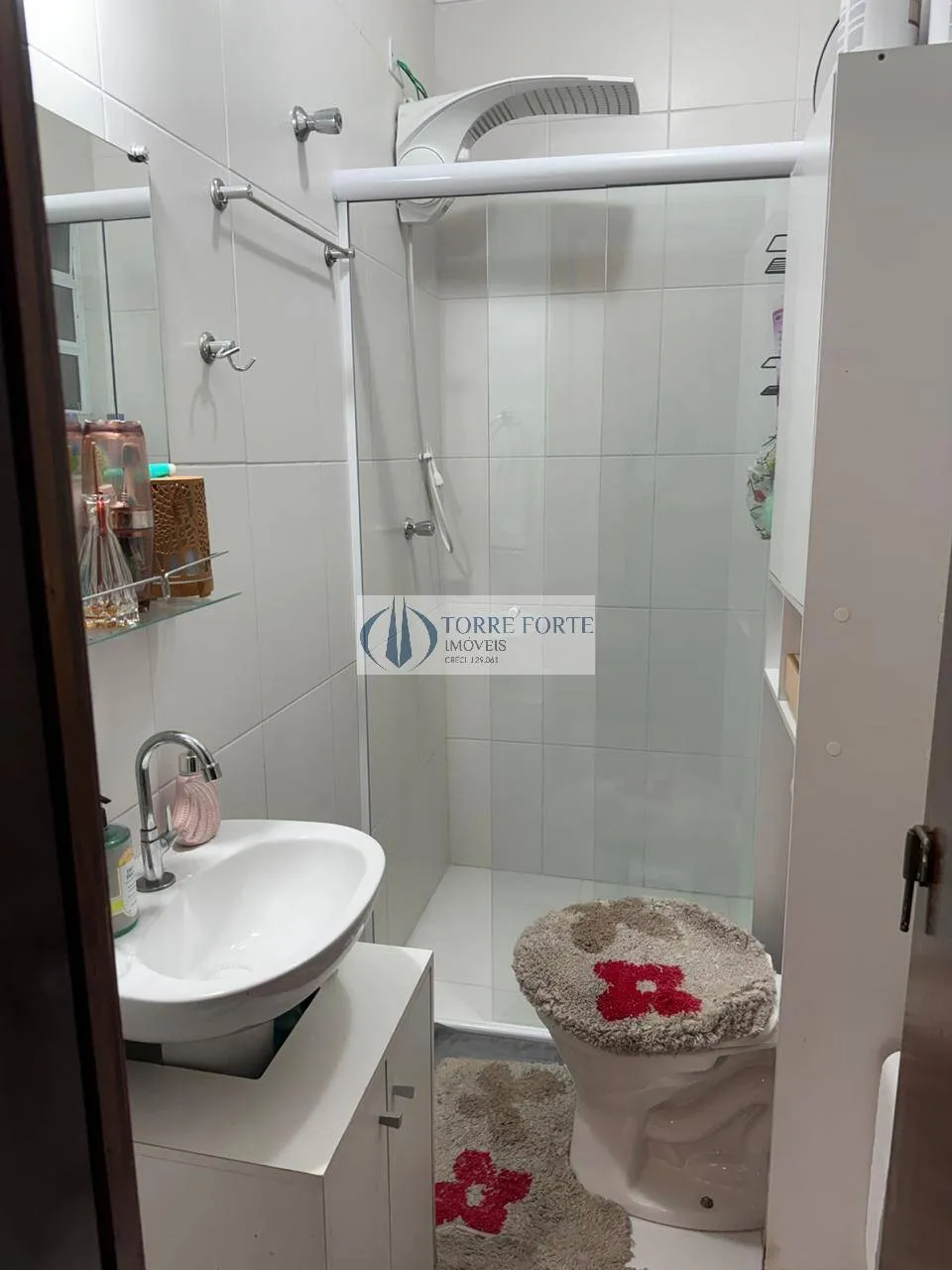 Imagem Casa de condominio com 2 dormitorios 2 vagas na Vila Nhocune.