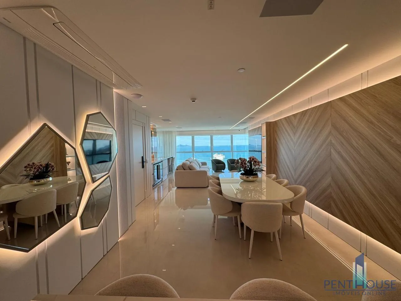 Imagem Apartamento Frente Mar para Venda em Balneário Camboriú, CENTRO, 4 dormitórios, 4 suítes, 5 banheiros, 3 vagas