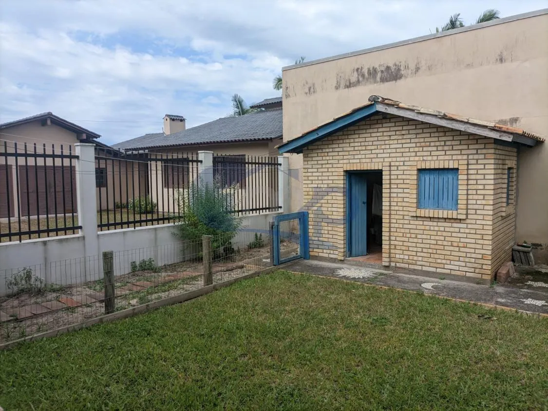 Imagem Casa á venda com 3 dormitórios na Bela Torres em Passo de Torres/SC