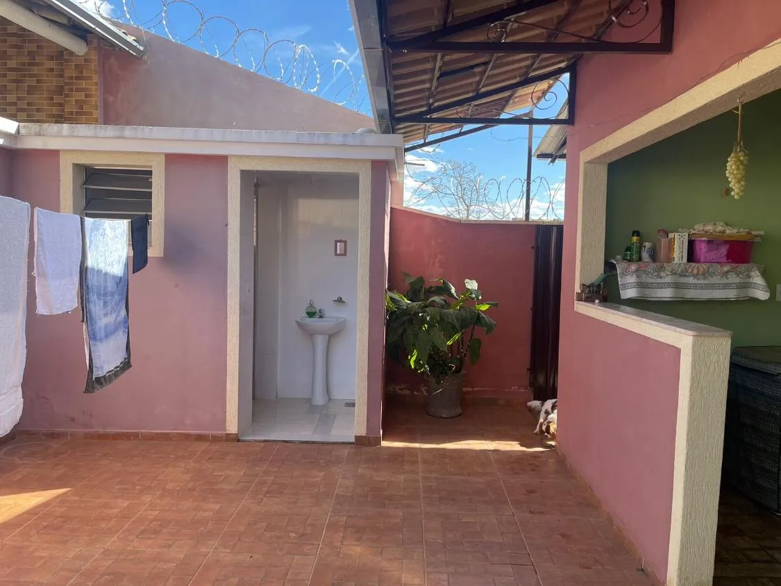 Imagem Vendo uma excelente casa em Crucilância/MG ( Valor 500.000,00 )
