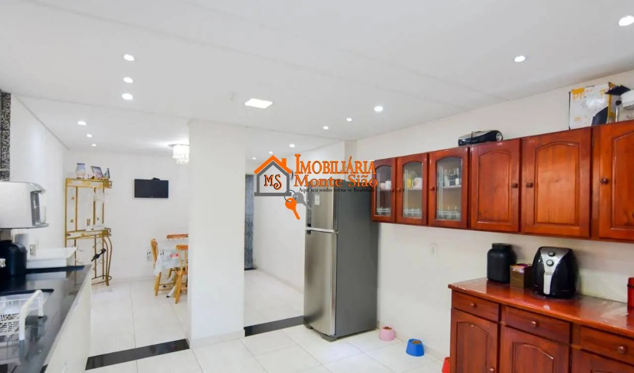 Imagem Sobrado com 3 dormitórios à venda, 266 m² por R$ 600.000 - Jardim Paraventi - Guarulhos/SP