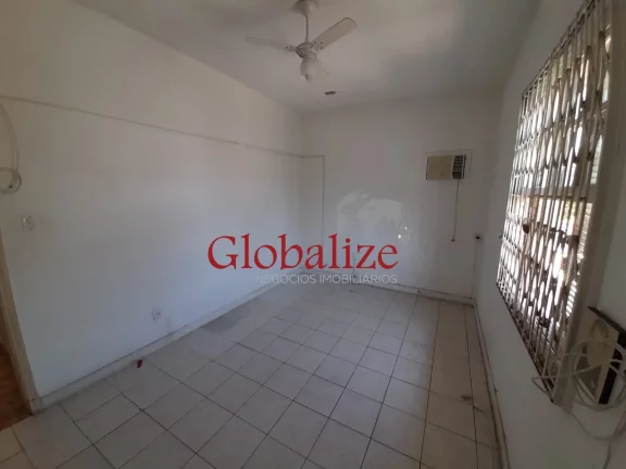 Imagem Casa com 3 dormitórios e 2 vagas à venda no Macuco em Santos R$ 900.000,00