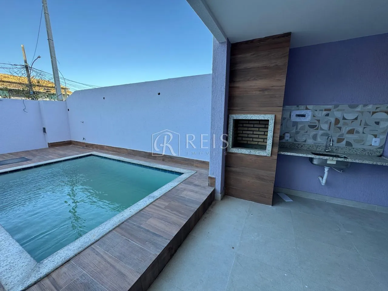 Imagem Casa para Venda em Rio das Ostras, Village Rio das Ostras, 3 dormitórios, 1 suíte, 2 banheiros, 2 vagas