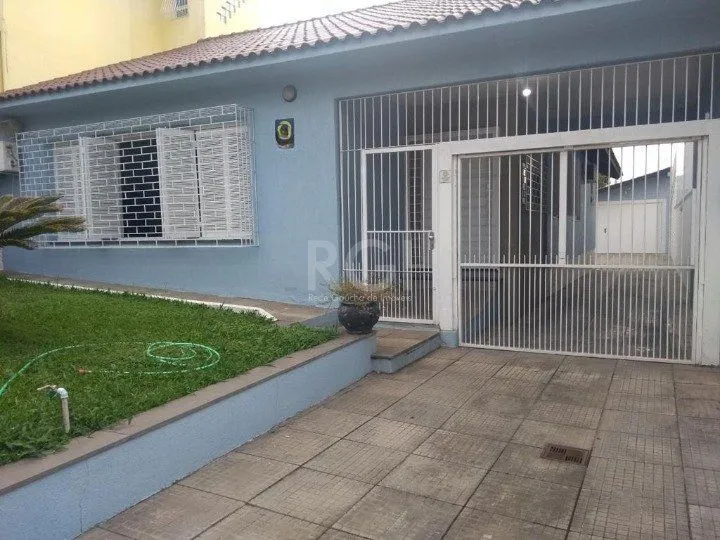 Imagem Casa para Venda - 249.86m², 3 dormitórios, sendo 1 suites, 4 vagas - Medianeira