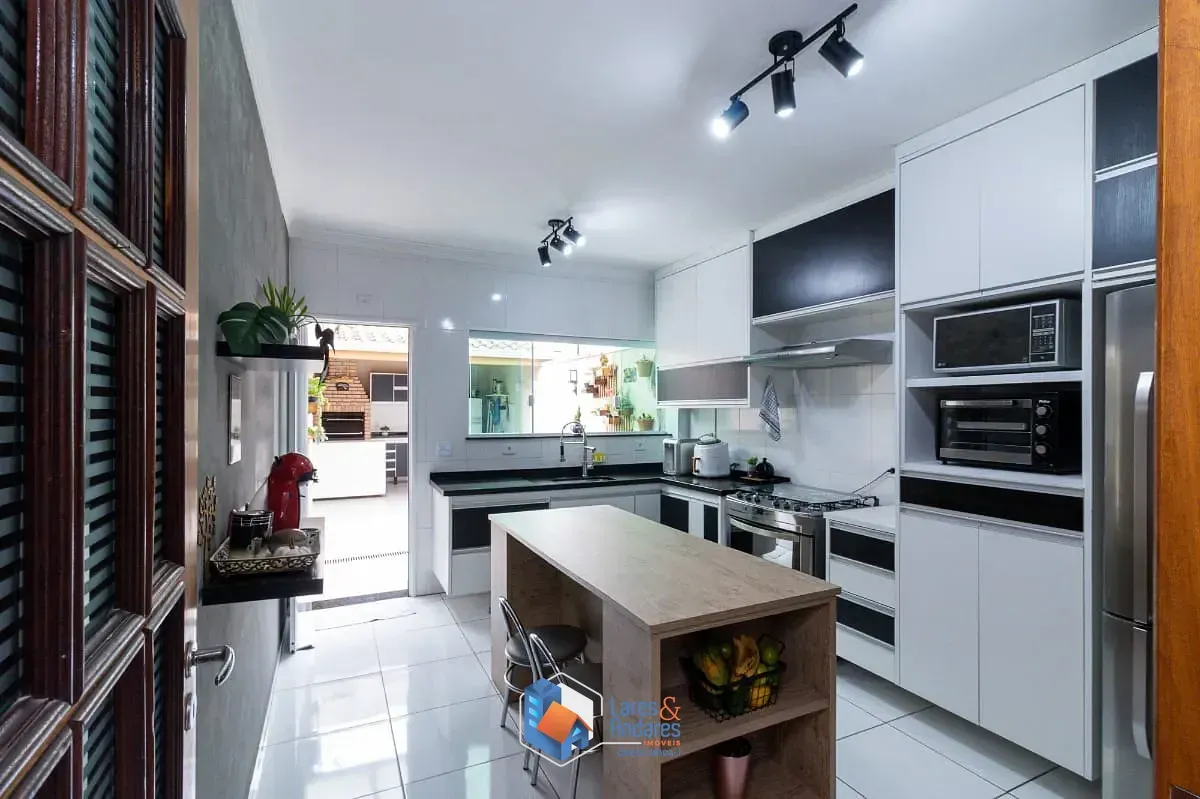 Imagem Casa para venda em Parque São Domingos com 3 quartos, sendo 1 suíte, 140m²