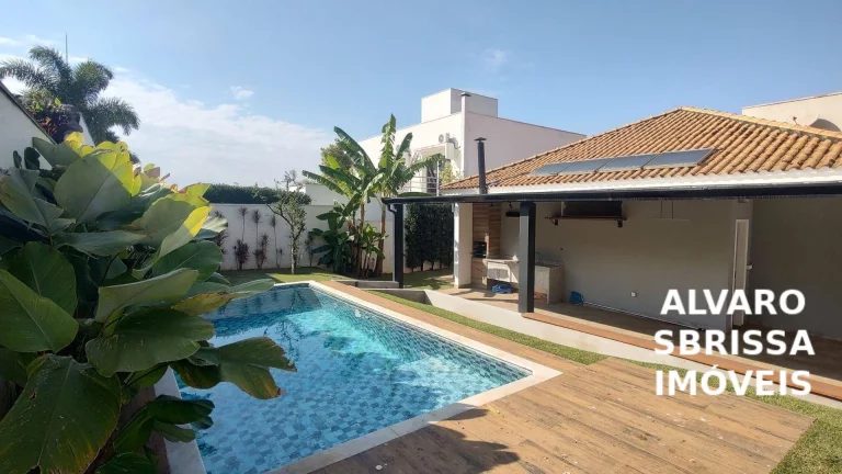 Foto do imóvel Casa térrea, com piscina, muito bem conservada e moderna com 600m² de terreno e 300m² de construção com 04 suítes. Estuda Permuta