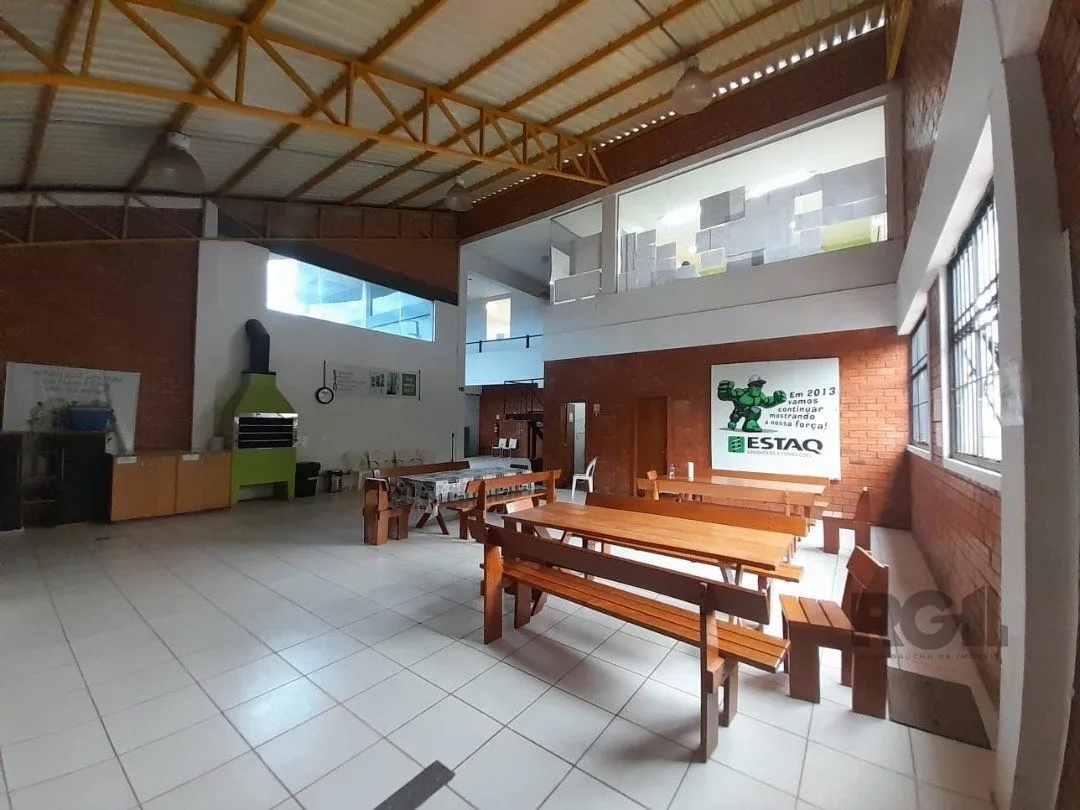 Imagem Prédio comercial com área total de 5.000 m² na rua Frederico Mentz, bairro Navegantes.