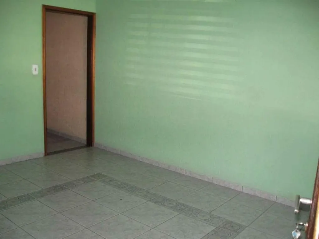 Imagem Excelente Sobrado à Venda na Vila Scarpelli em Santo André-SP: 3 Quartos, 2 Banheiros, 2 Vagas de Garagem - 180,00m²