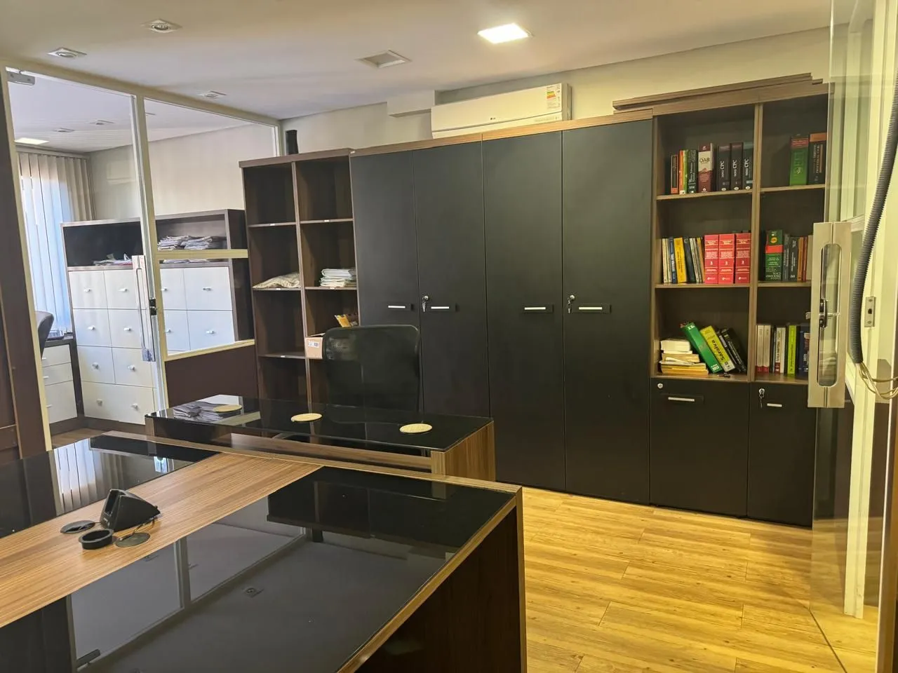 Imagem Sala comercial mobiliada com 42m² no bairro Praia de Belas DESOCUPADA