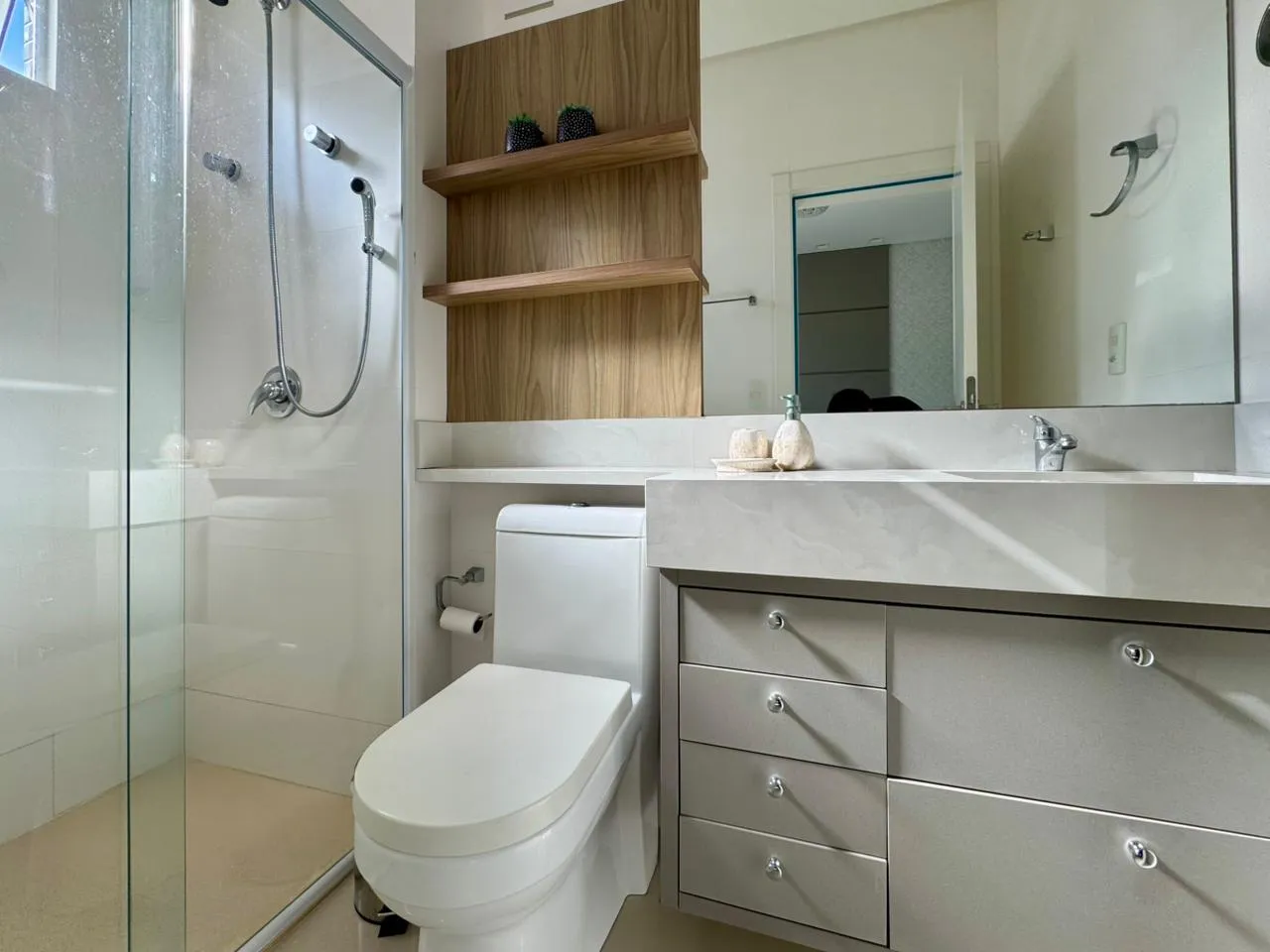 Imagem Apartamento com vista para o mar à venda com 240m2 por R$ 8.000.000,00
