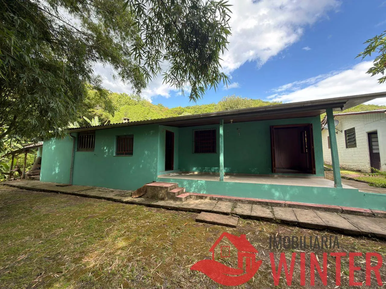 Imagem Imóvel com 2 casas e um galpão