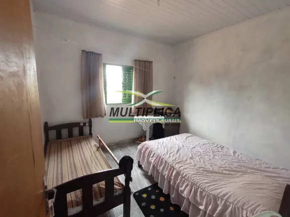Imagem Chácara 12 km de Uberlândia à venda com Casa, Córrego, Curral, Energia