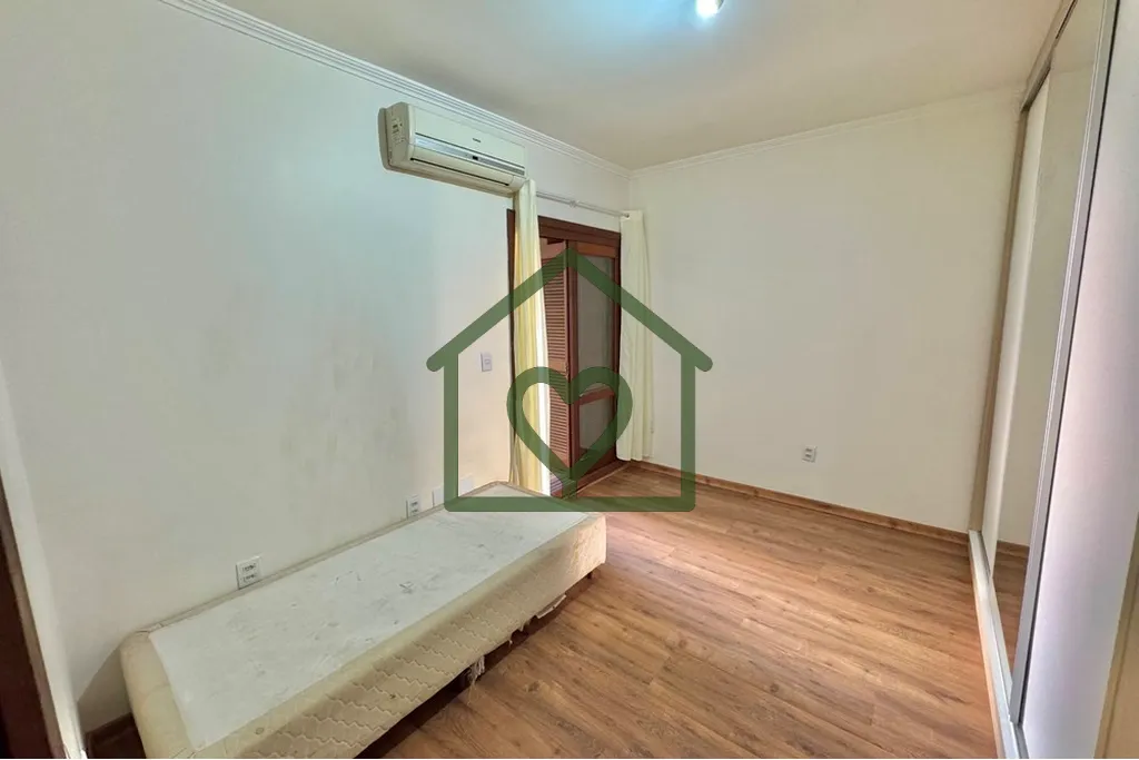 Imagem Casa com 237m2 em Porto Alegre, no bairro Sarandi, ideal para quem busca conforto, praticidade e exc...