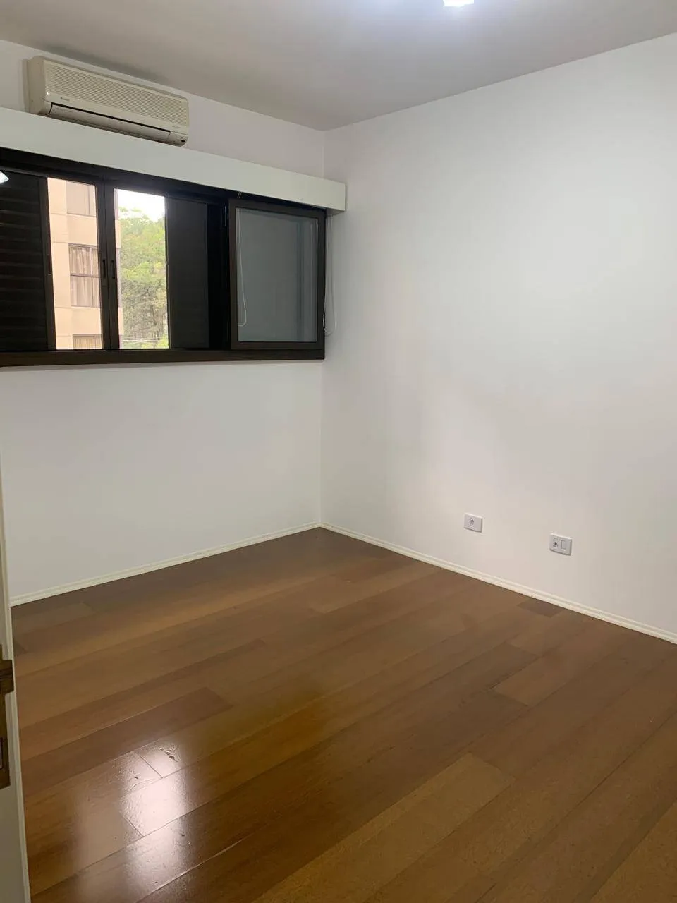 Imagem Apartamento de 4 Quartos (2 Suítes) para Aluguel em Alphaville Empresarial, Barueri - SP