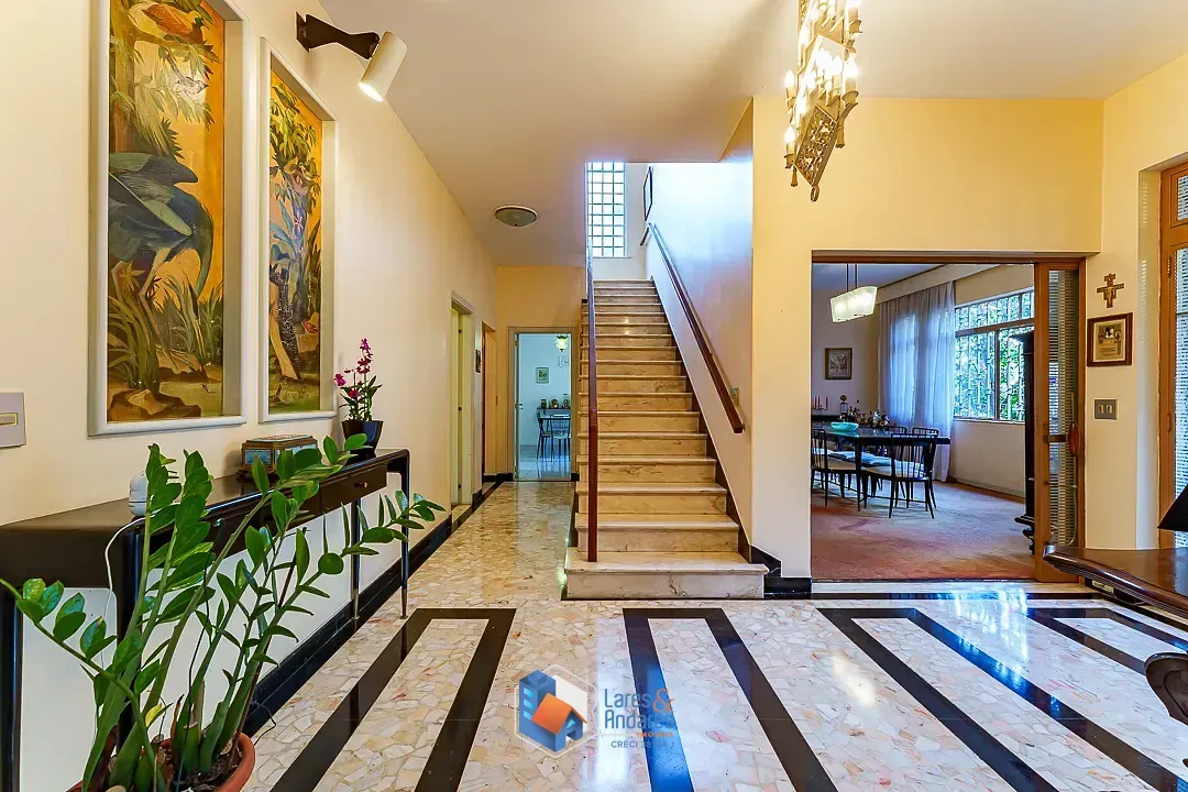 Imagem Casa para venda em Pacaembu com 3 quartos, sendo 1 suíte, 320m²