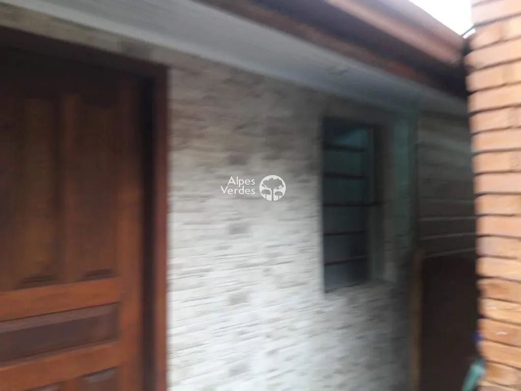 Imagem Vende-se casa com 3 casas no mesmo terreno a 5 minutos da Rua Coberta