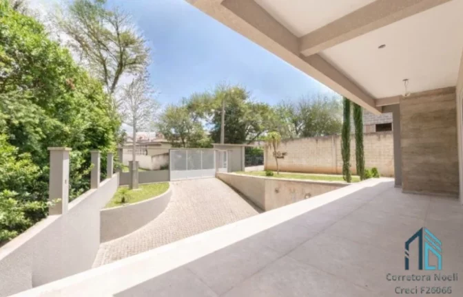 Imagem Sobrado moderno, com amplo terreno, 03 quartos c/suíte, área gourmet, em Campo Largo PR